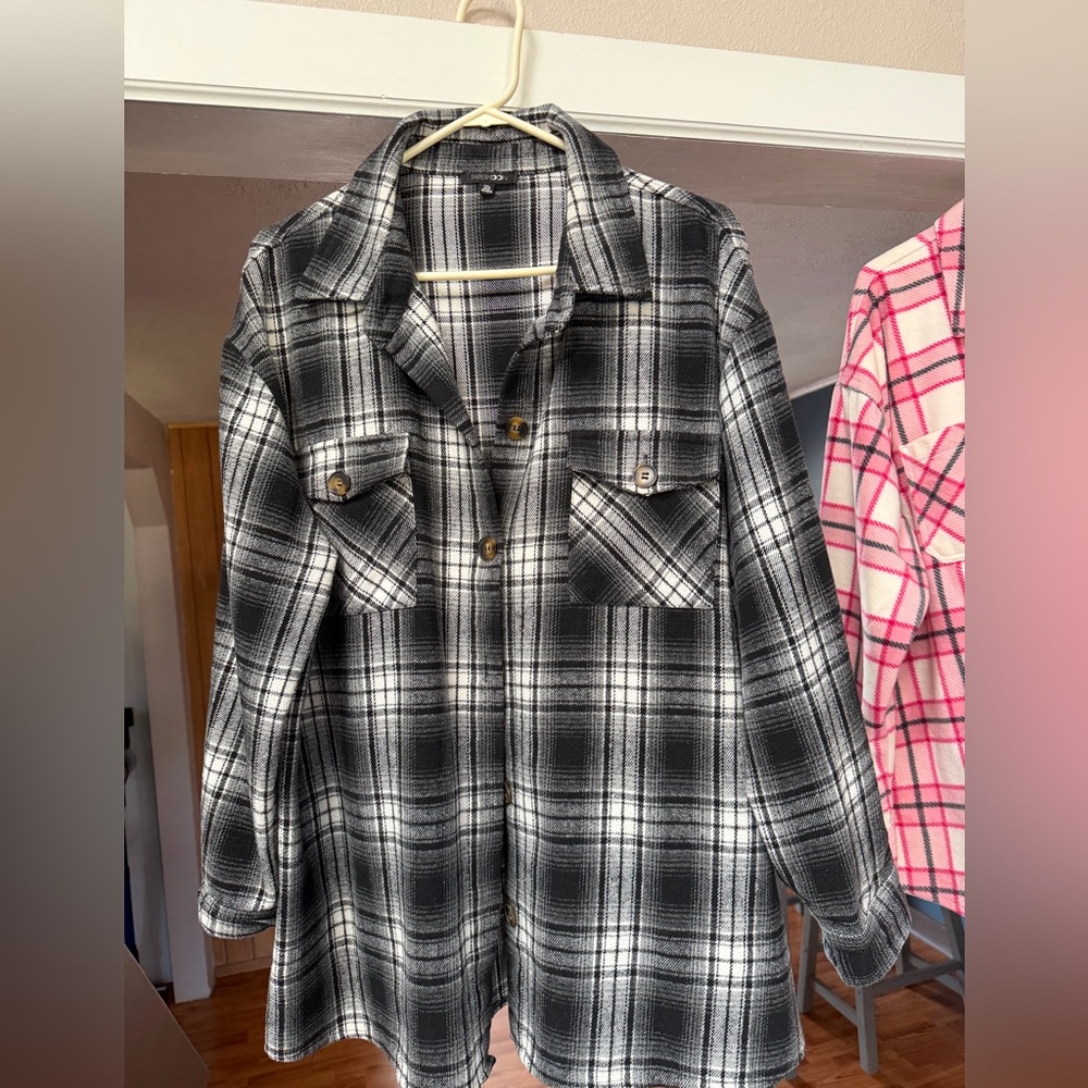 Lot of 2 Shackets
Maurice’s  XXL & Paper Moon 1XL plaid Shackets